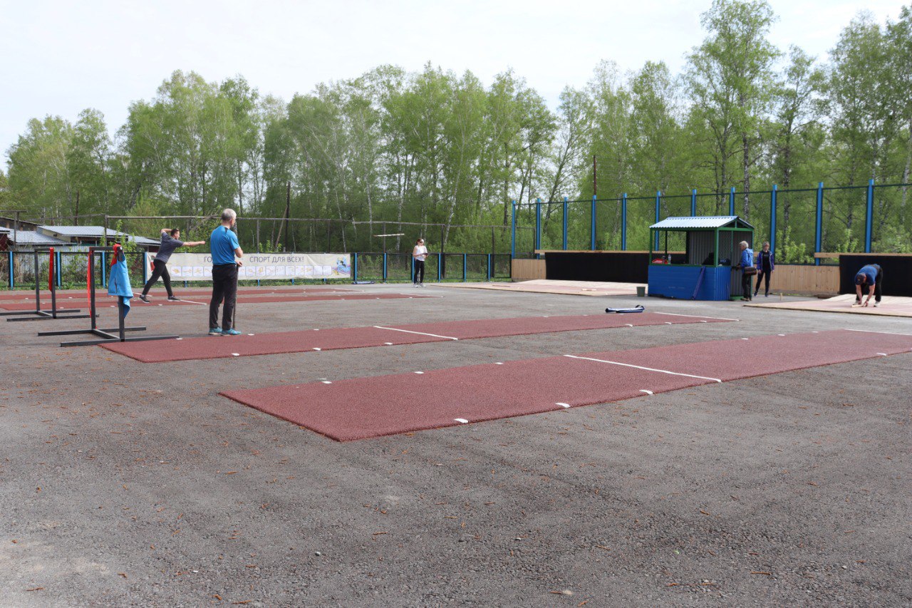 В Саргатском районе открыли обновлённую городошную площадку.