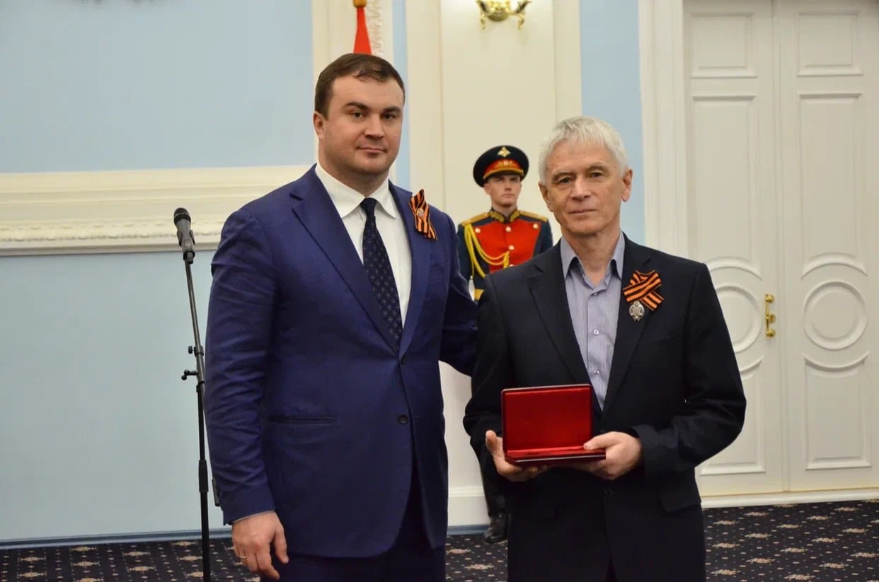 Полпред Анатолий Серышев и Губернатор Виталий Хоценко вручили омичам государственные награды Российской Федерации.